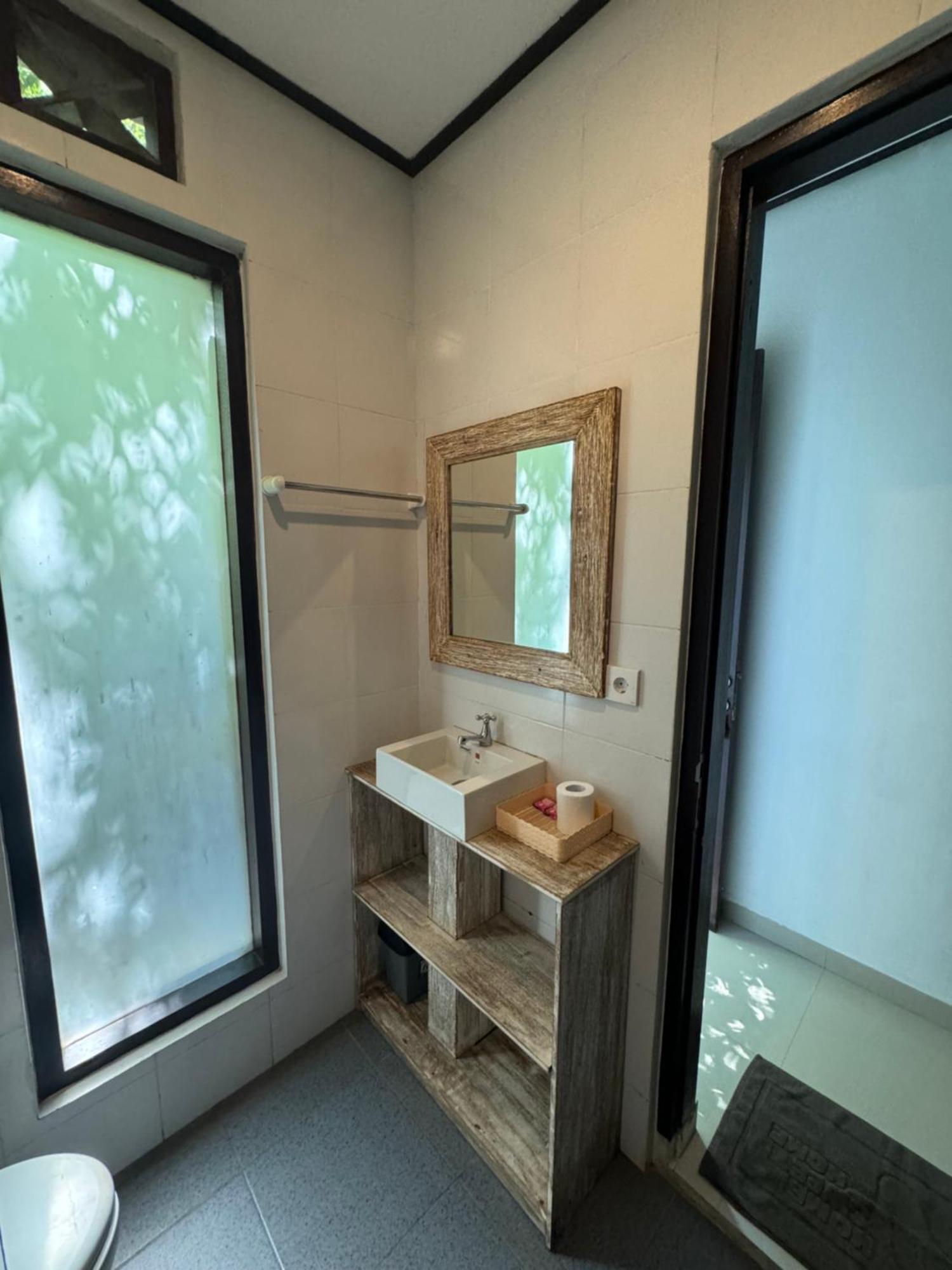 Kov Ceningan Hotel Lembongan Buitenkant foto